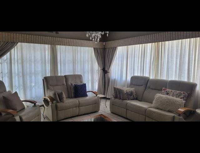 3 BEDROOM HOUSE FOR SALE IN SOUTH CREST